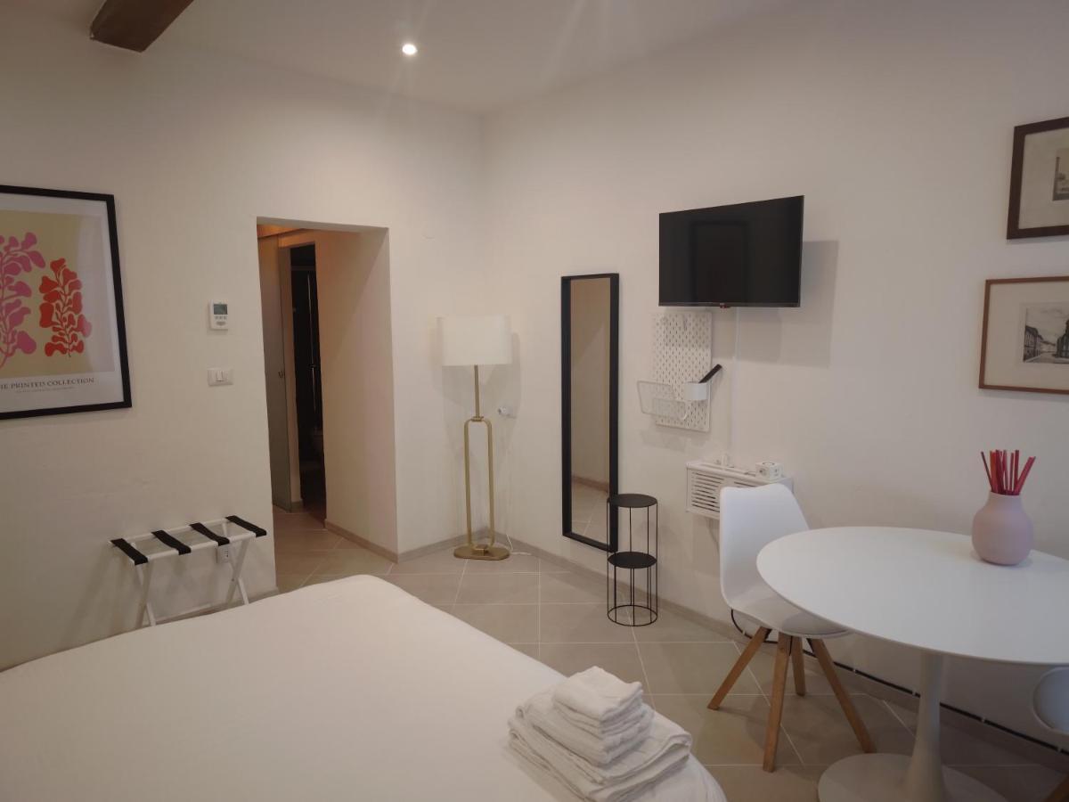 Guazzo Apartment - Self Check-In Parma Buitenkant foto